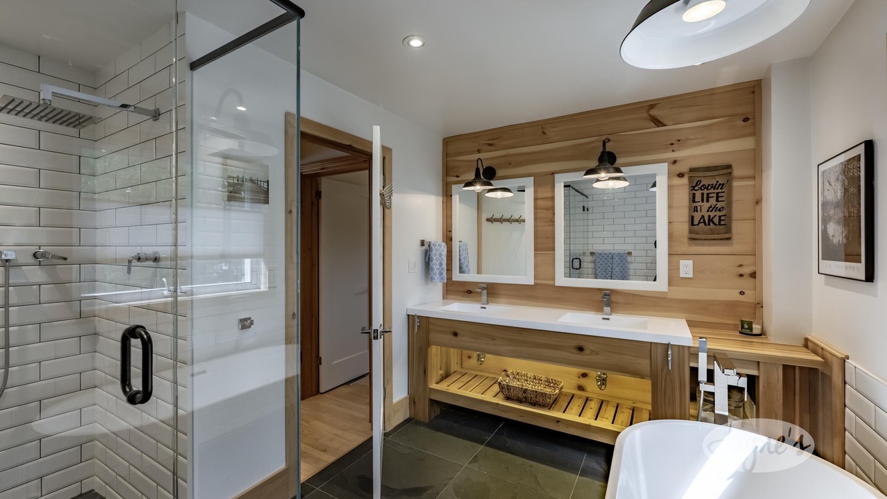 Photo of Bathroom in Algonquin Highlands