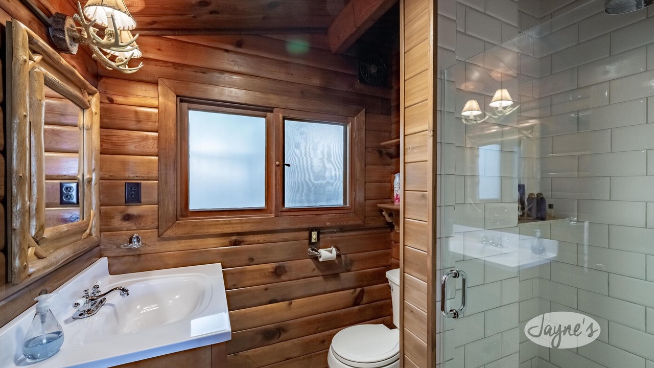 Photo of Bathroom in Muskoka Lakes