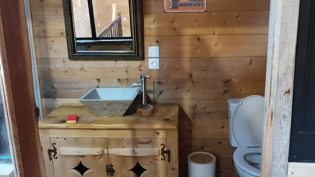 Photo of Bathroom in Ambronay