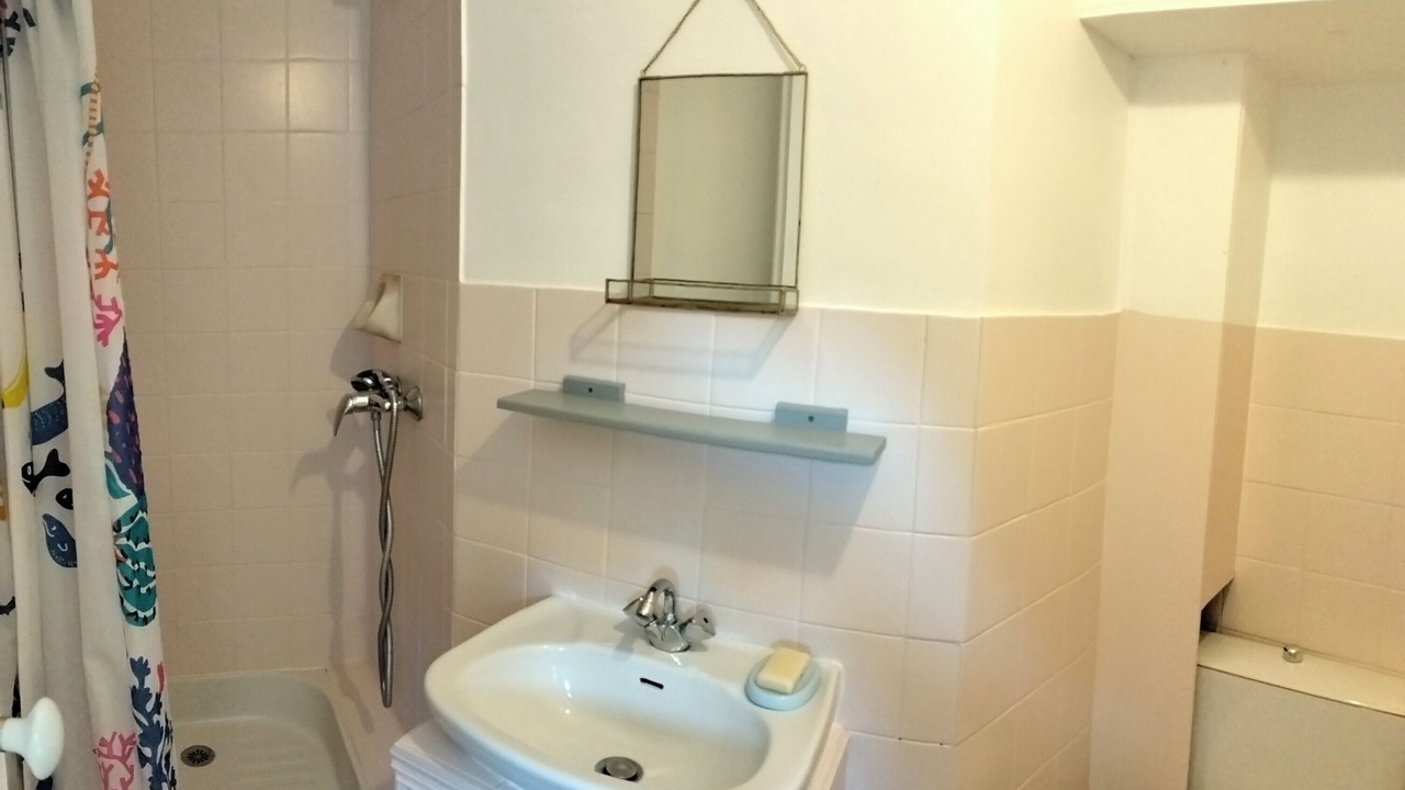 Photo of Bathroom in Junas