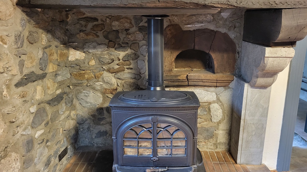 Photo of Others in Louvie Juzon