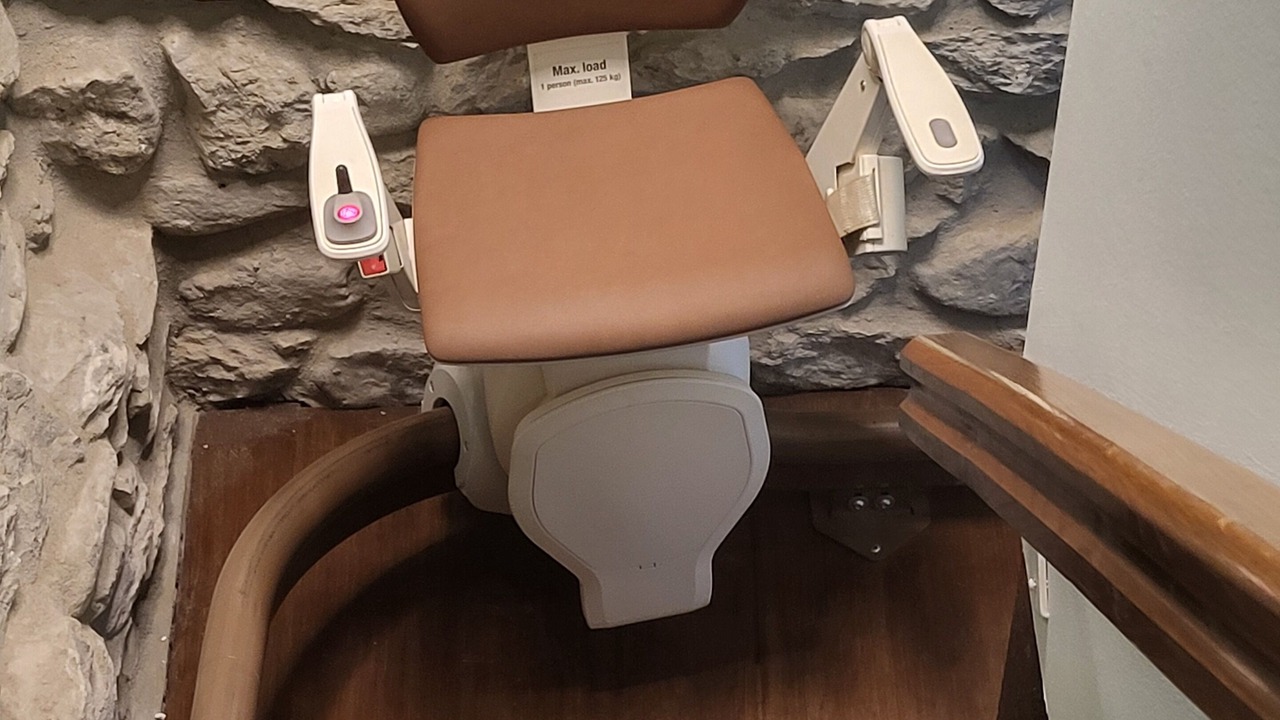 Photo of Others in Louvie Juzon