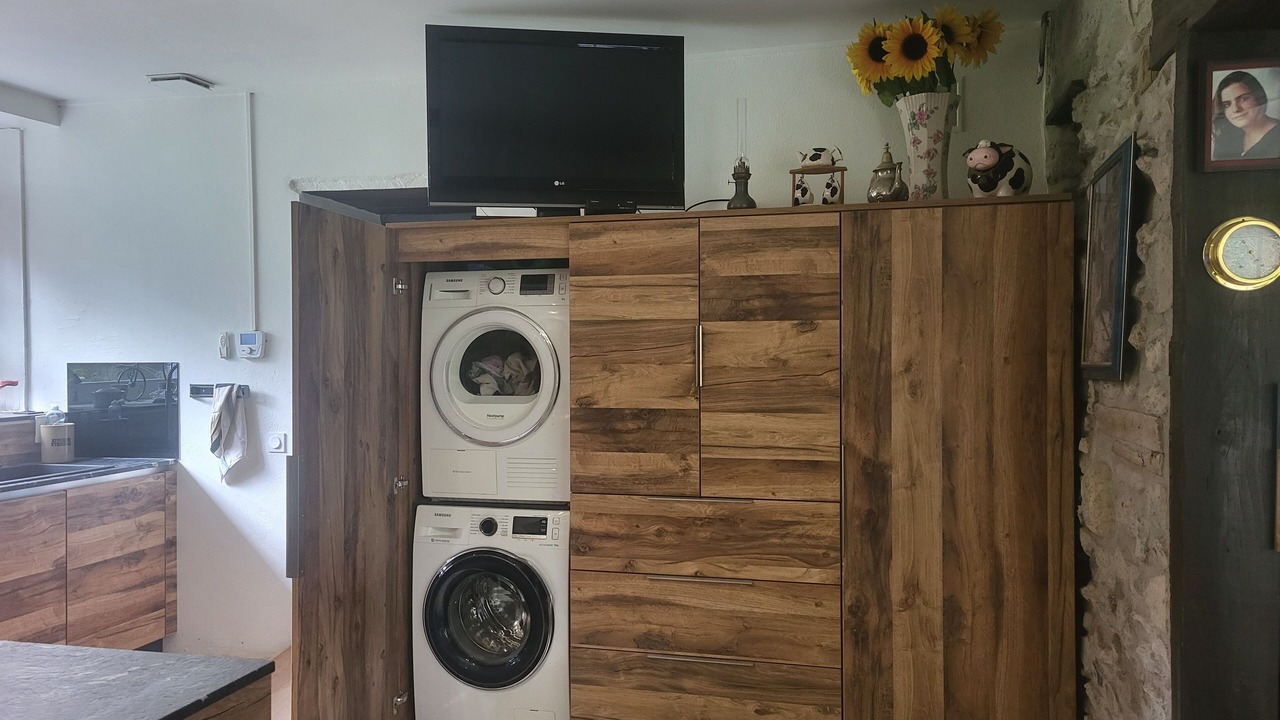 Photo of Others in Louvie Juzon