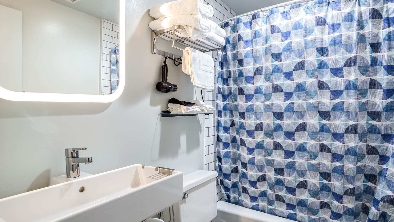 Photo of Bathroom in River North