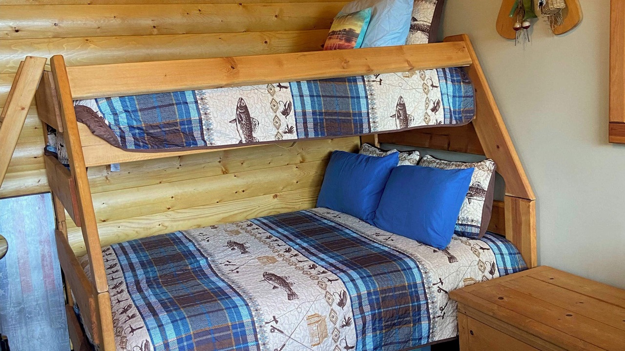 Photo of Bedroom in Bay Lake