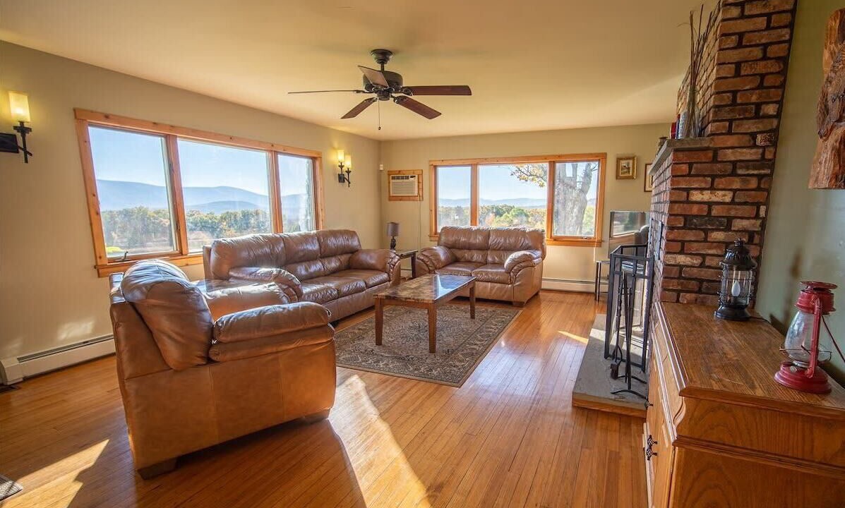 Photo of Livingroom in Hensonville