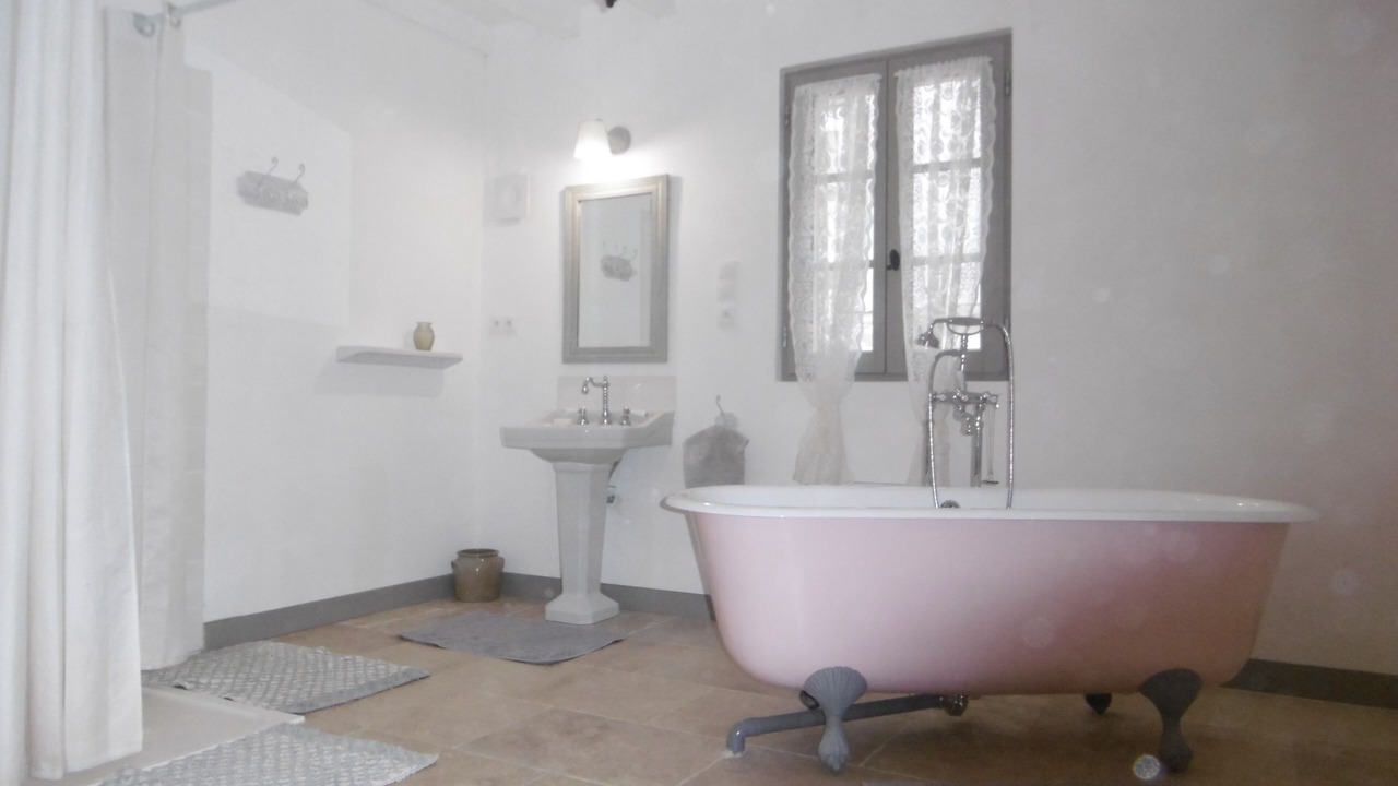 Photo of Bathroom in Sarrant