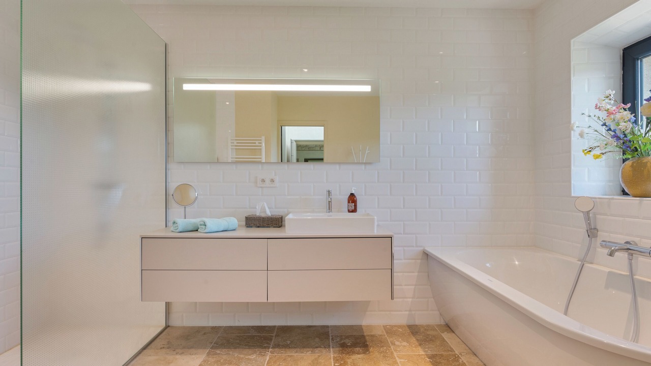 Photo of Bathroom in Eyragues