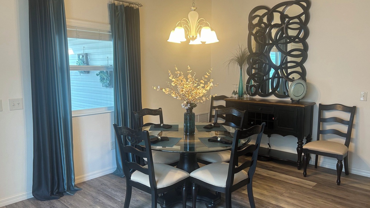 Photo of Livingroom in Village of Collier