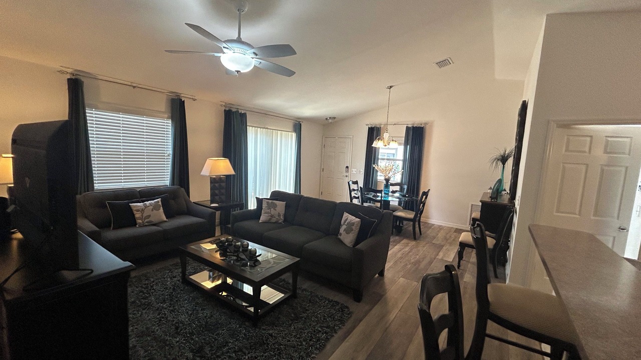 Photo of Livingroom in Village of Collier