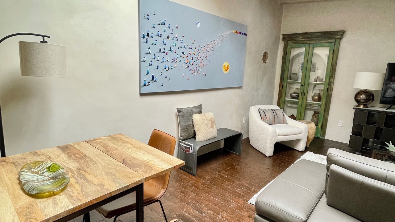 Photo of Livingroom in Historic Eastside