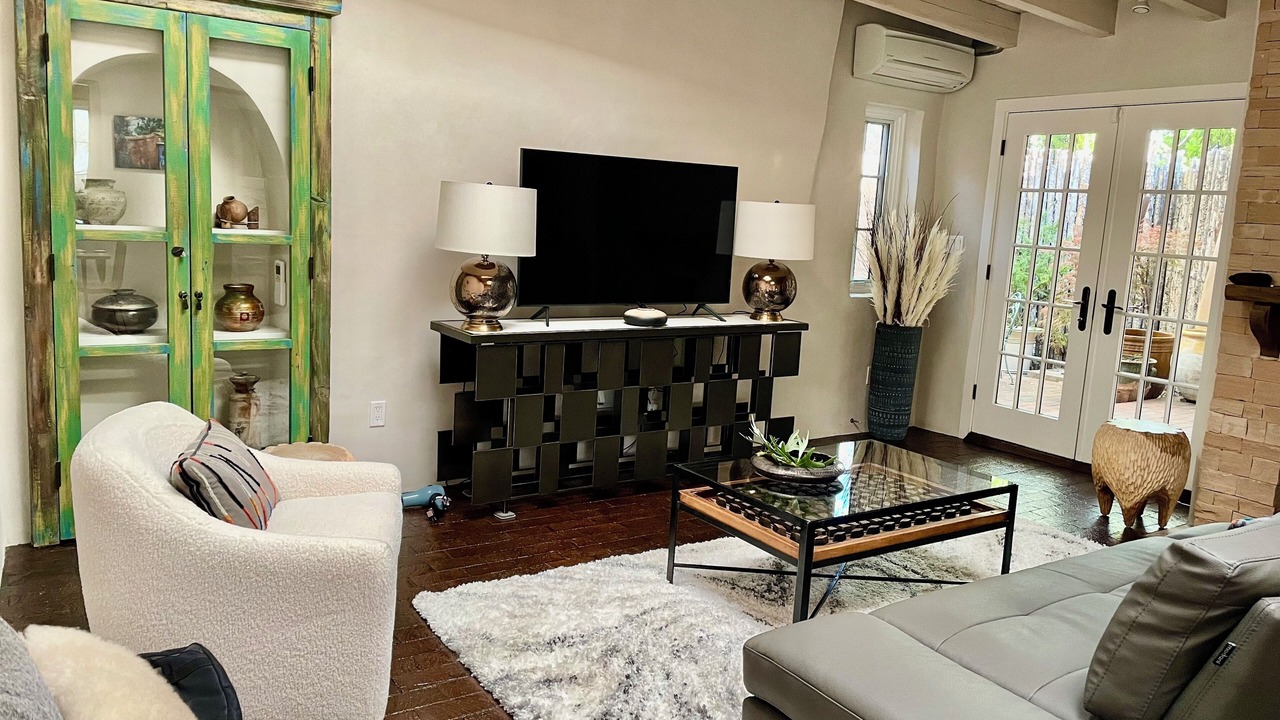 Photo of Livingroom in Historic Eastside