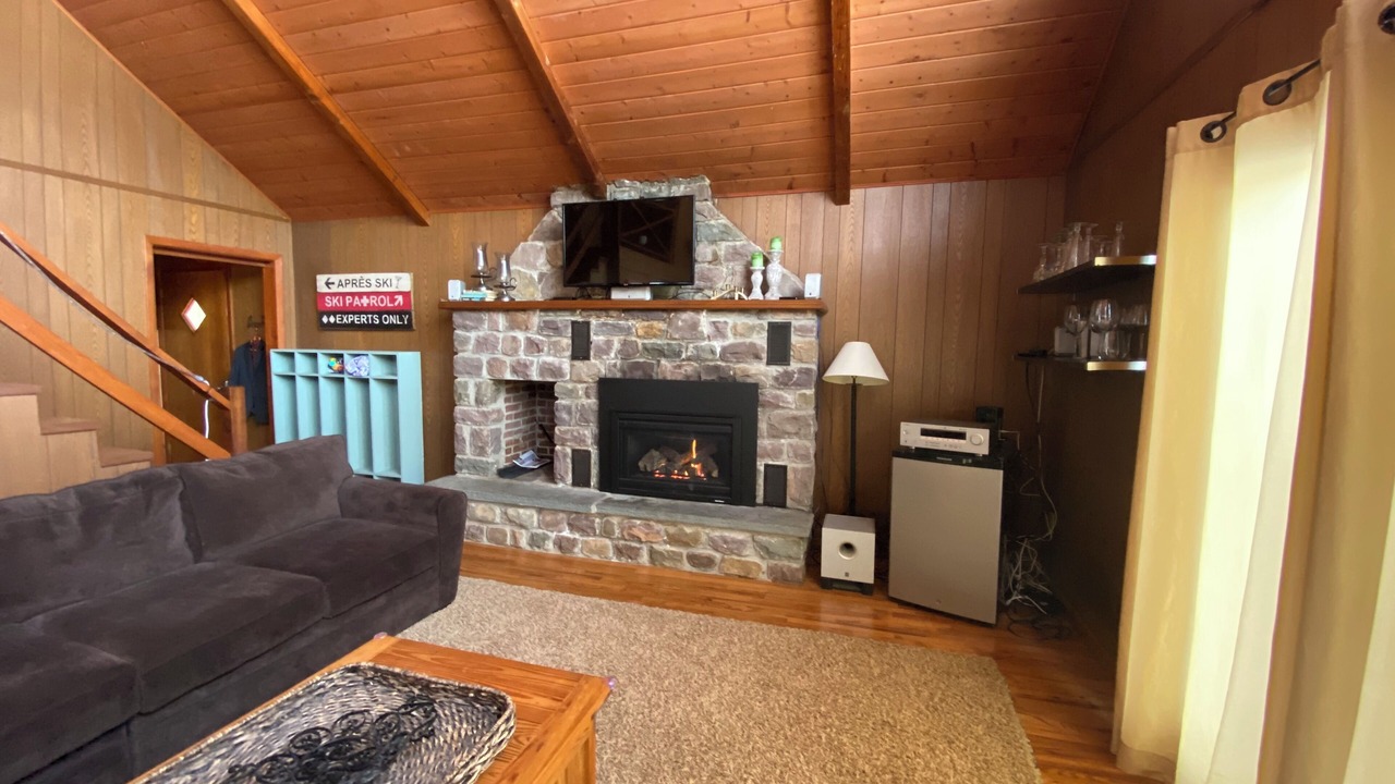Photo of Livingroom in Lake Harmony Estates