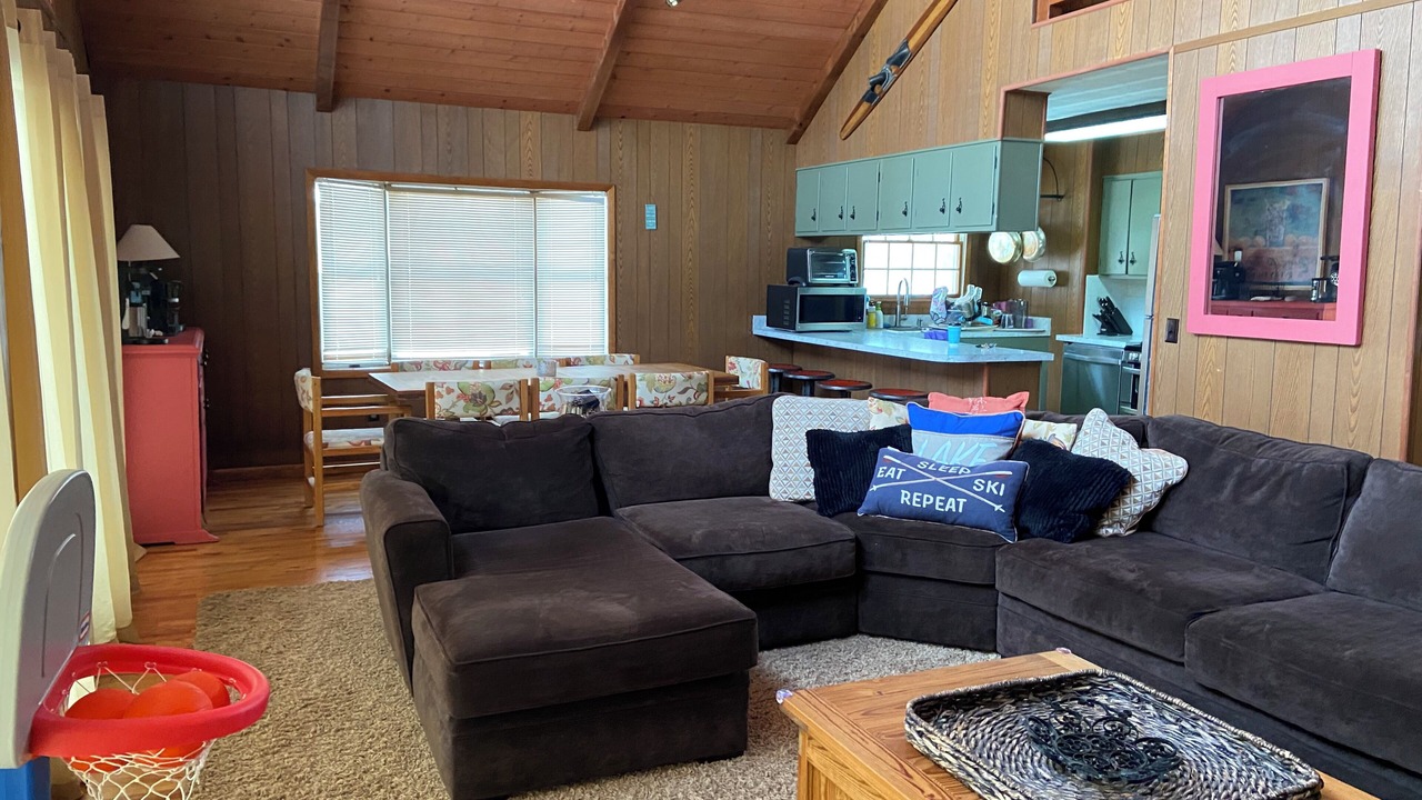 Photo of Livingroom in Lake Harmony Estates