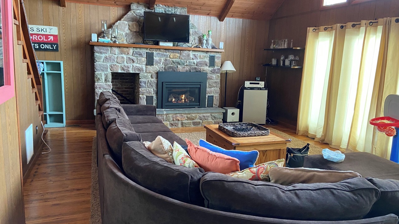 Photo of Livingroom in Lake Harmony Estates