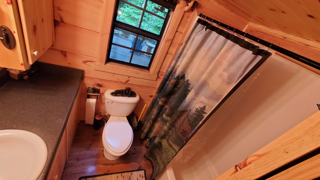 Photo of Bathroom in Peaks