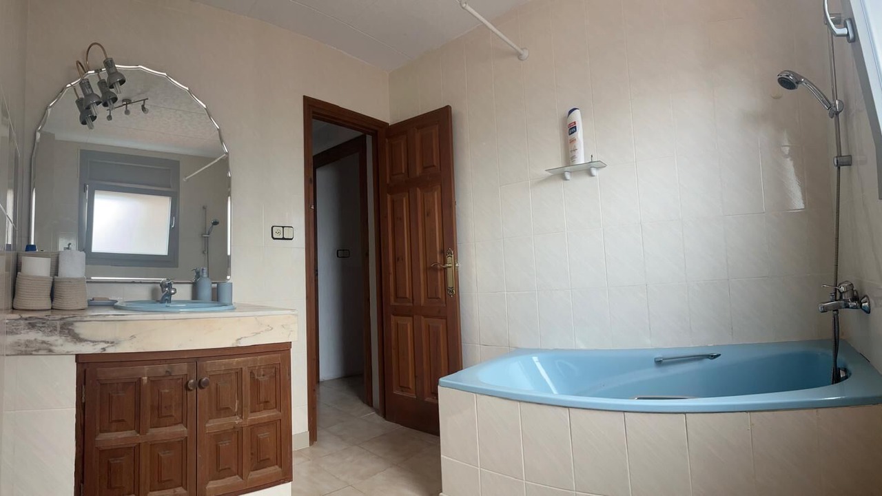 Photo of Bathroom in Roses