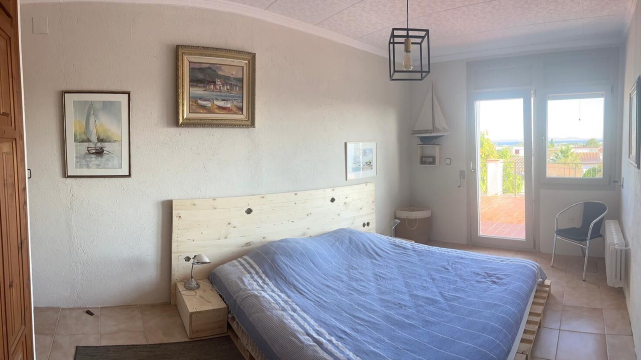 Photo of Bedroom in Roses
