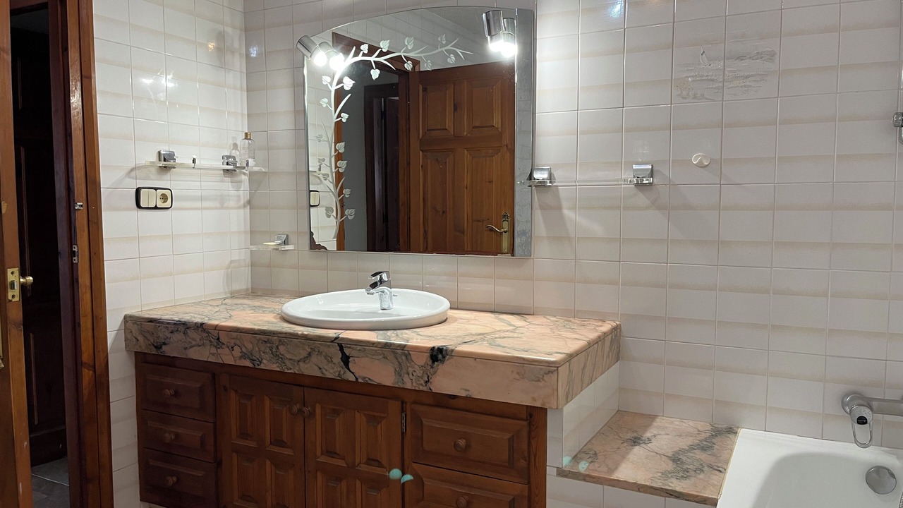 Photo of Bathroom in Roses