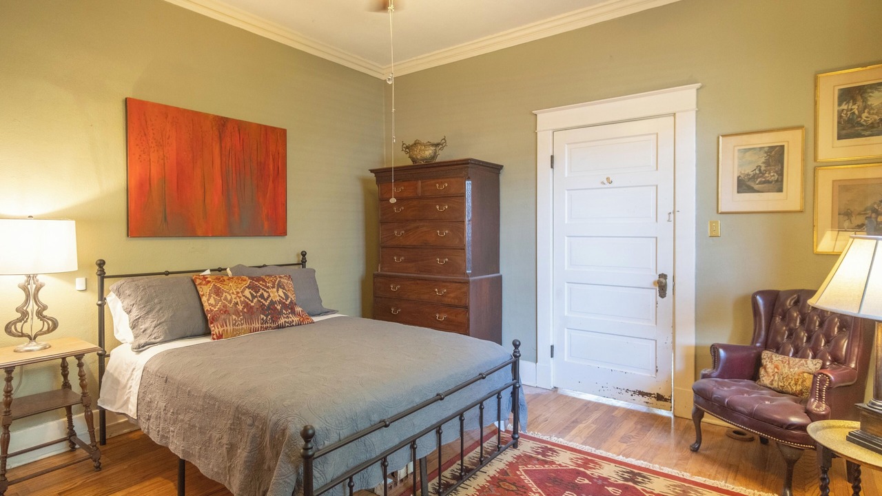 Photo of Bedroom in Central Gardens