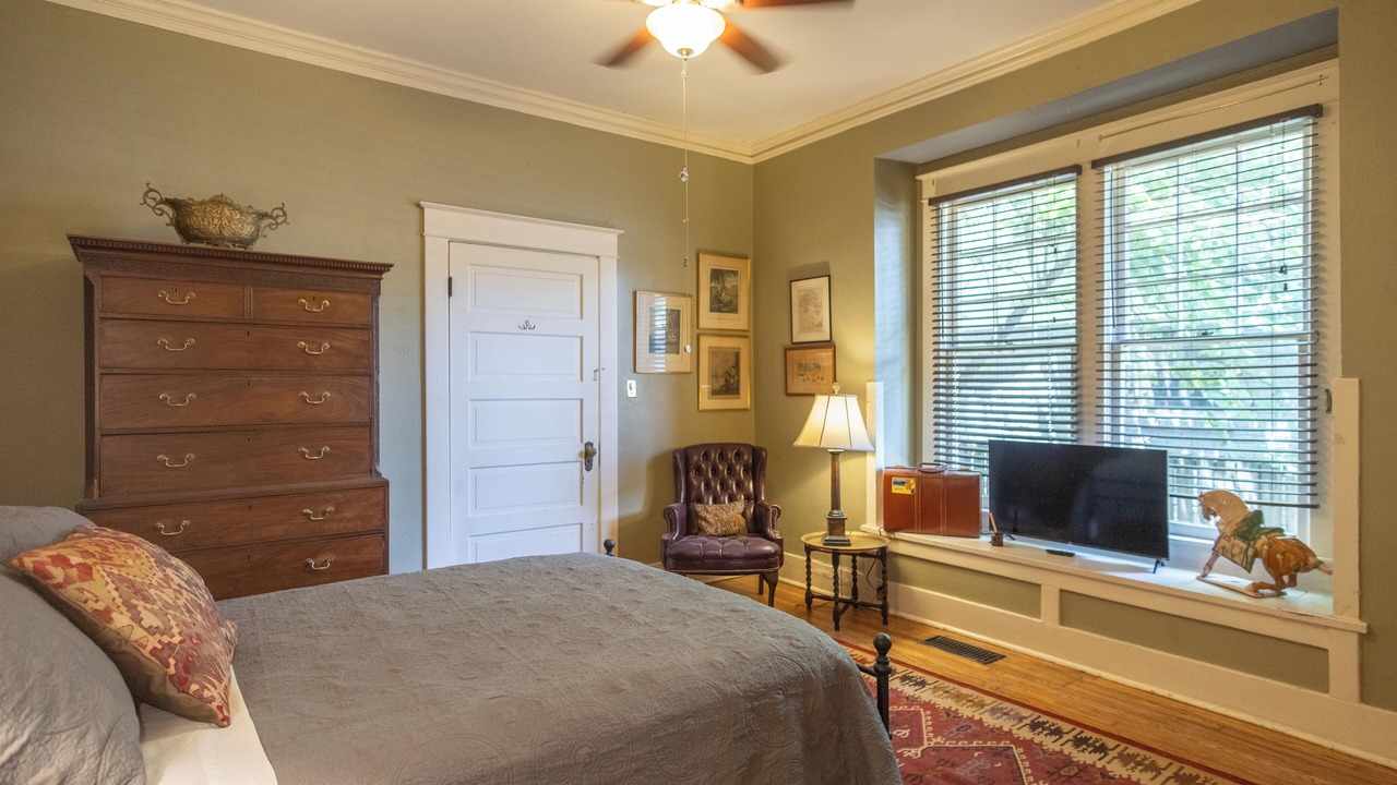 Photo of Bedroom in Central Gardens