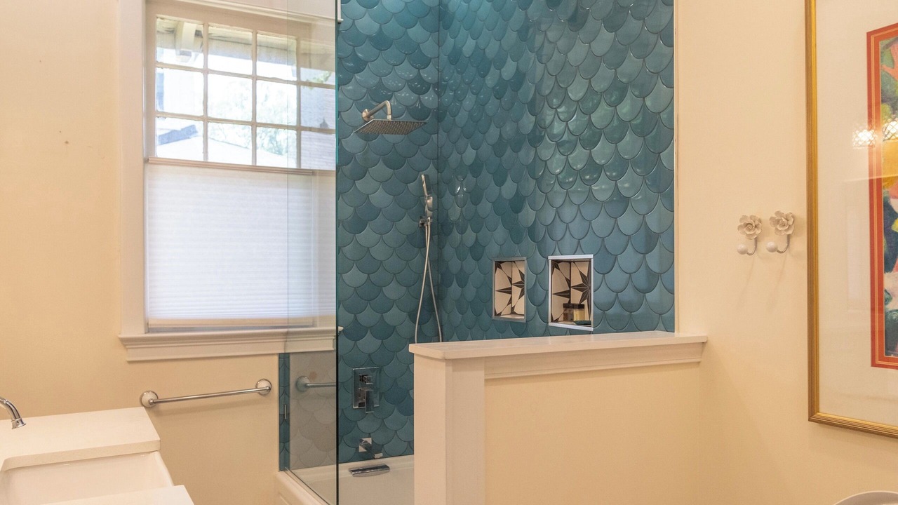 Photo of Bathroom in Central Gardens