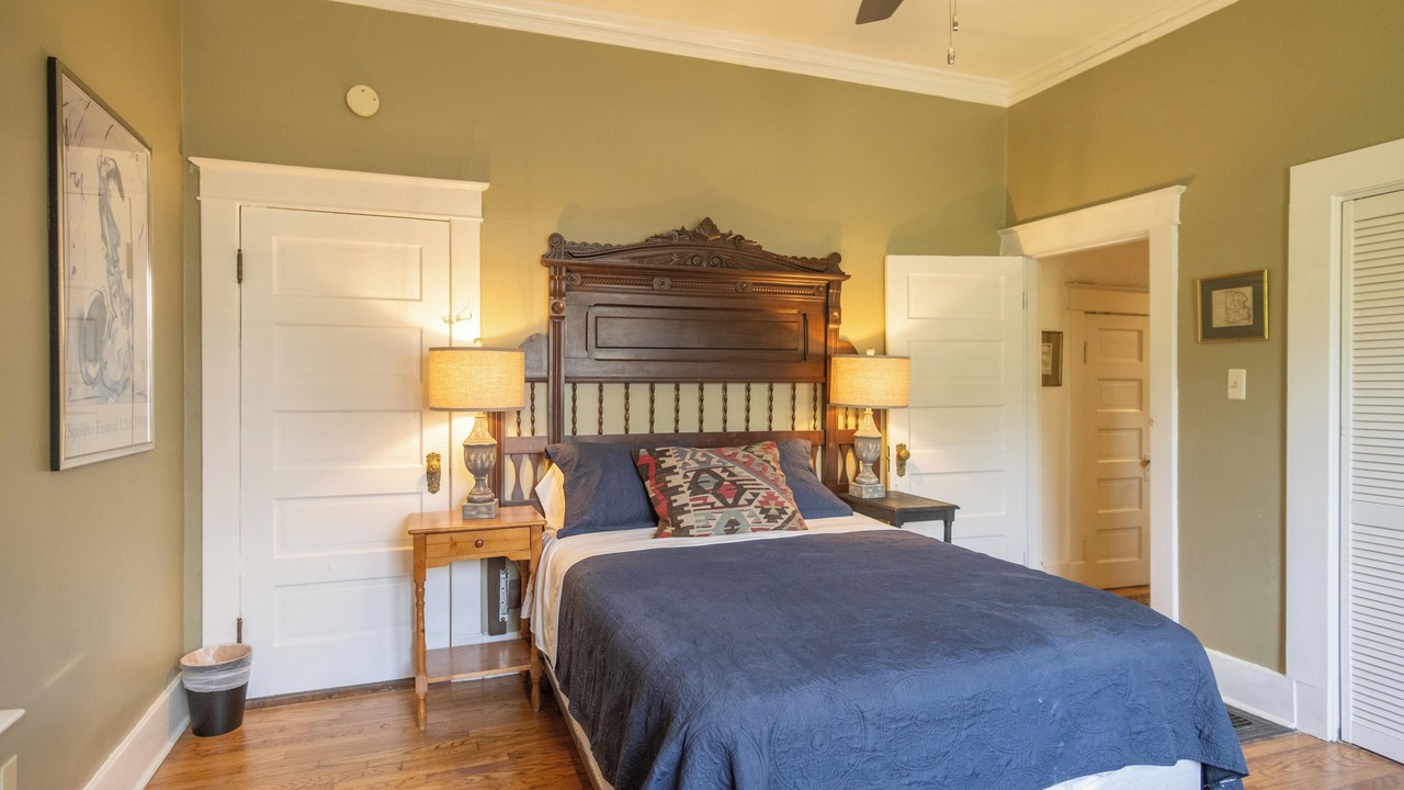 Photo of Bedroom in Central Gardens