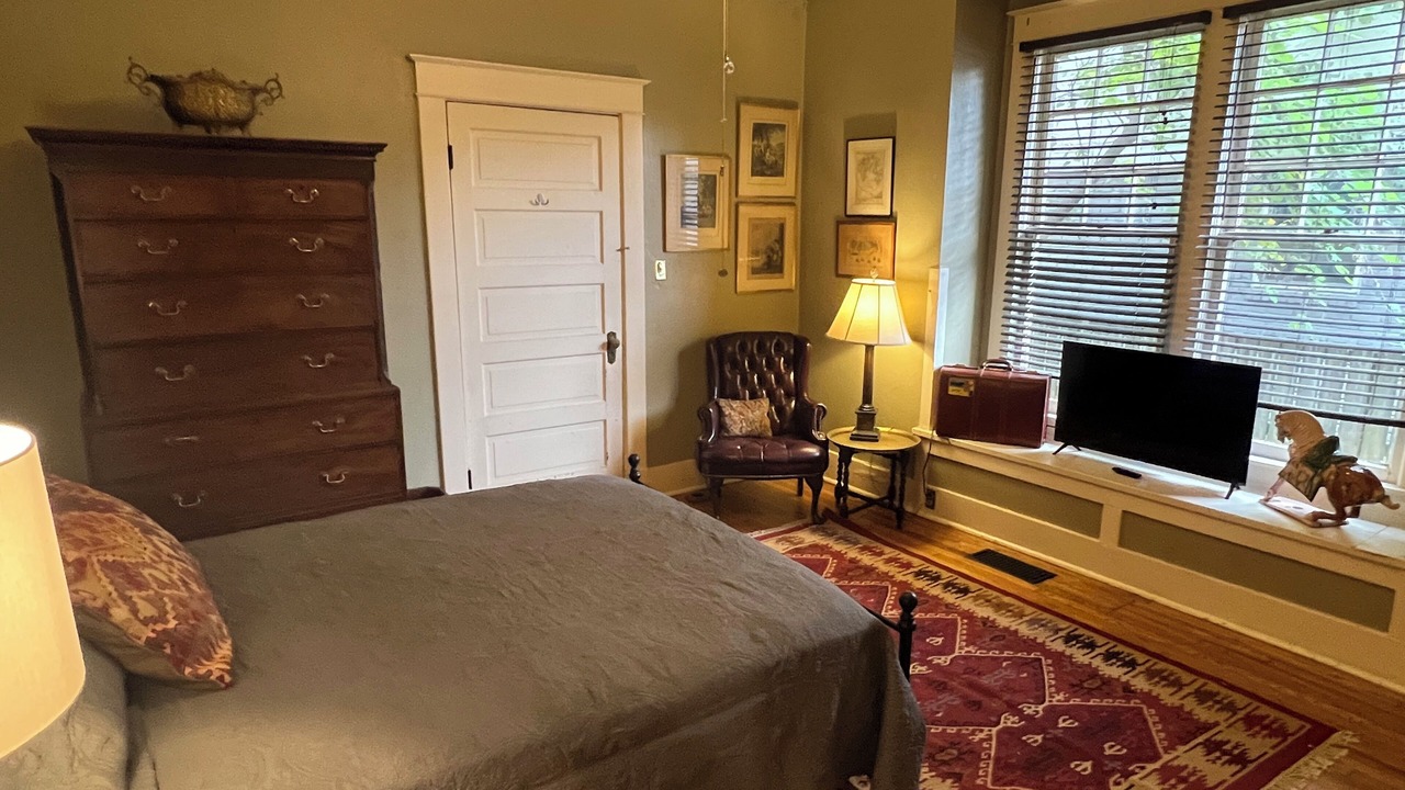 Photo of Bedroom in Central Gardens