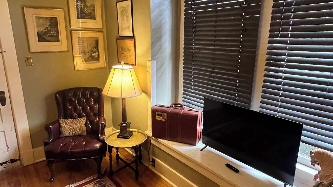 Photo of Livingroom in Central Gardens