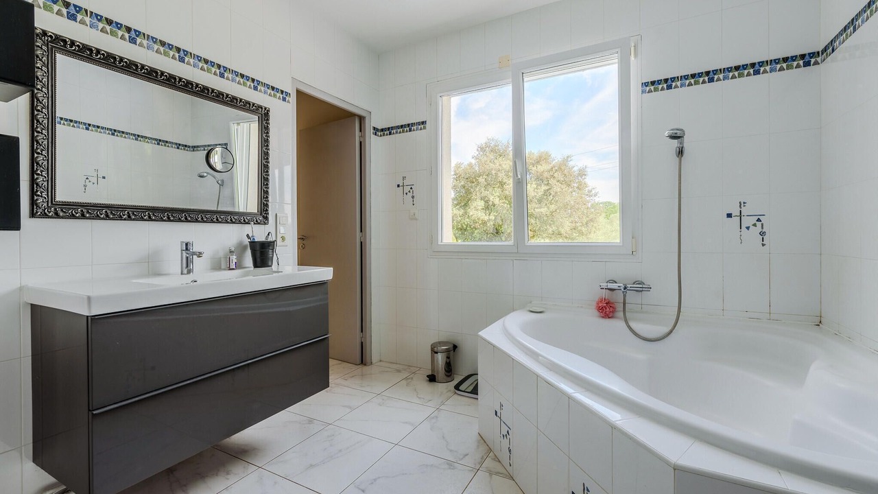 Photo of Bathroom in Garrigues
