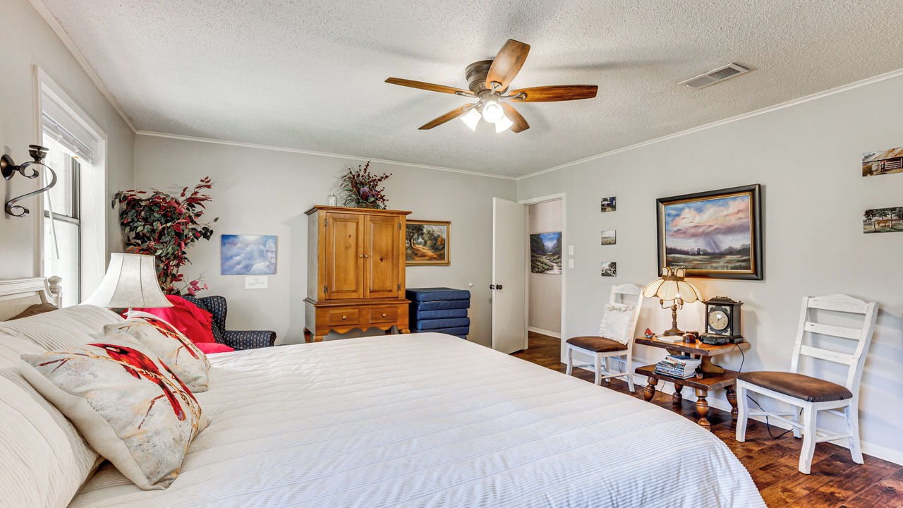 Photo of Bedroom in Madisonville