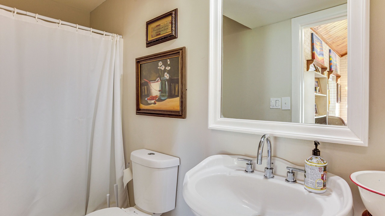 Photo of Bathroom in Madisonville