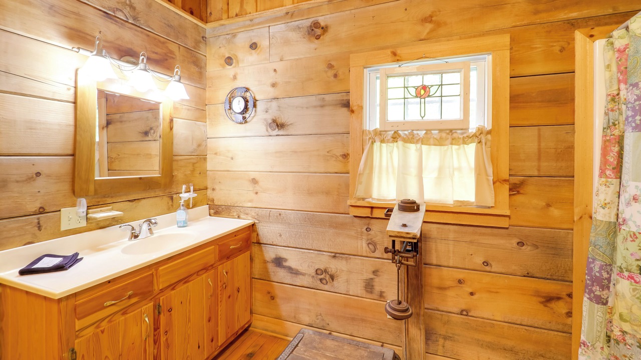 Photo of Bathroom in Vein Mountain
