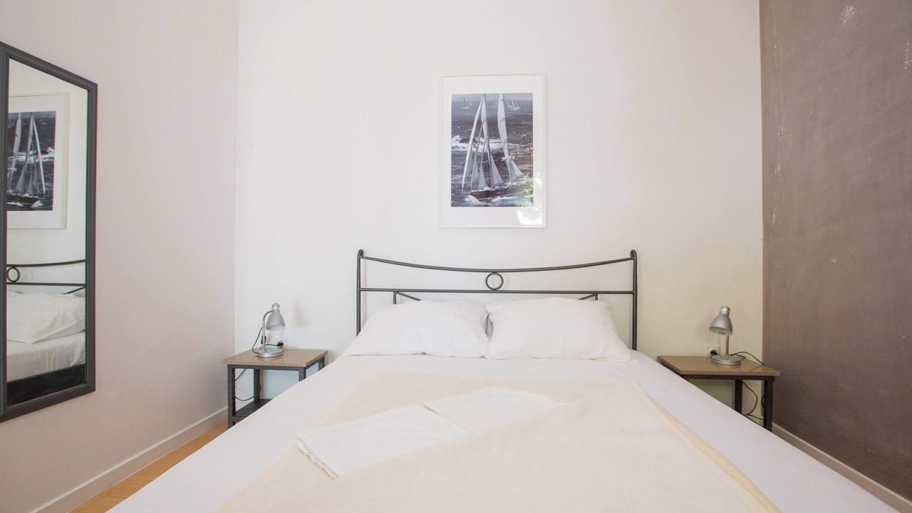 Photo of Bedroom in Molunat
