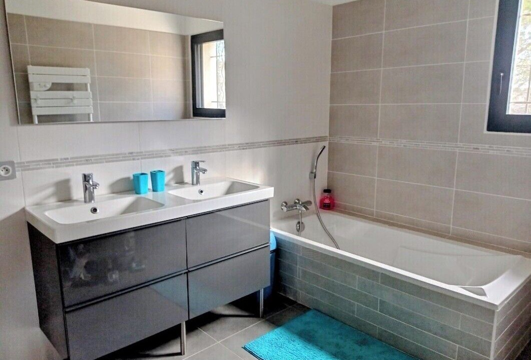 Photo of Bathroom in Suze-la-Rousse