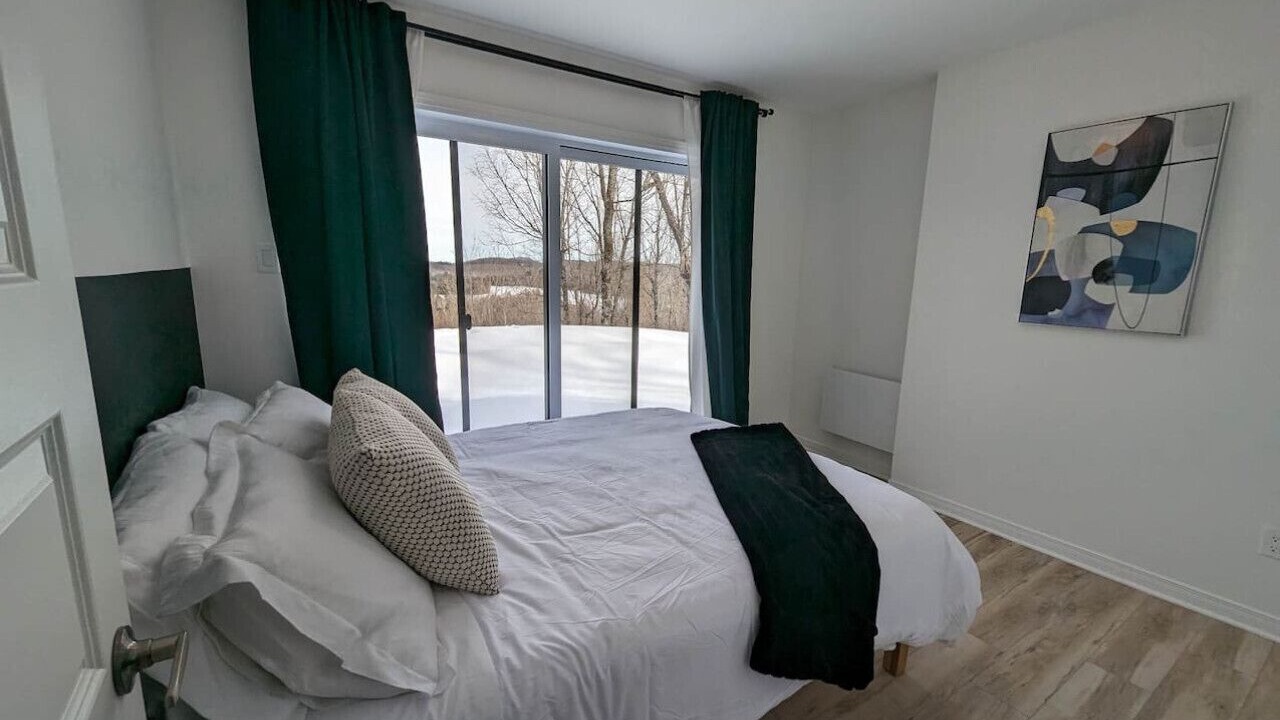Photo of Bedroom in Val-des-Monts