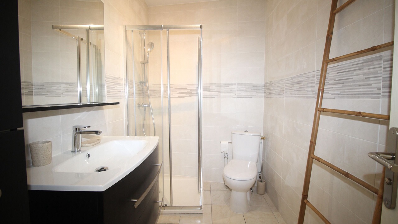 Photo of Bathroom in La Jetee