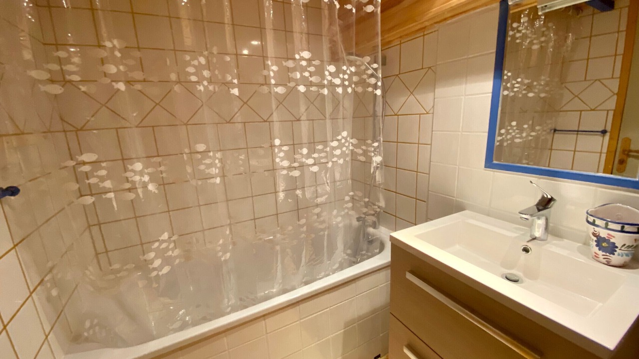 Photo of Bathroom in Real