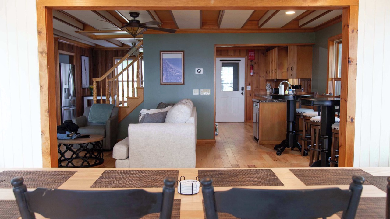 Photo of Livingroom in Town of Torrey
