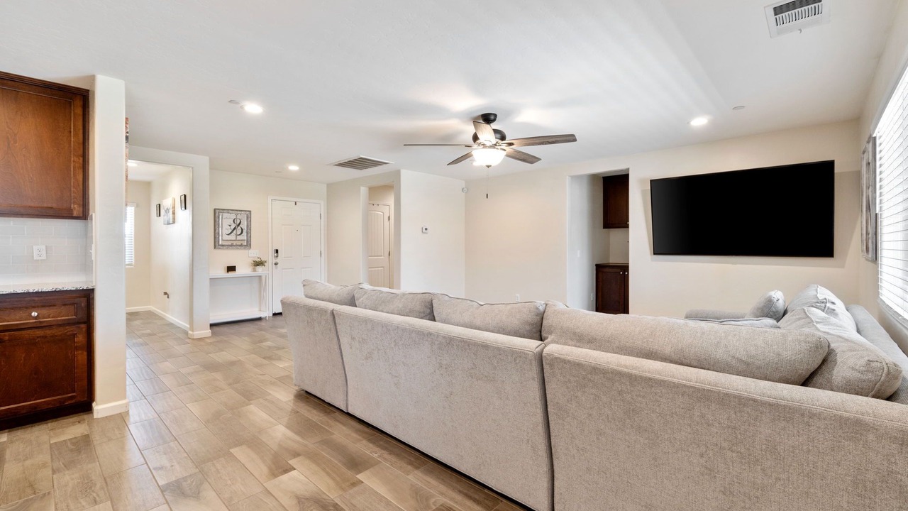 Photo of Livingroom in Hanford