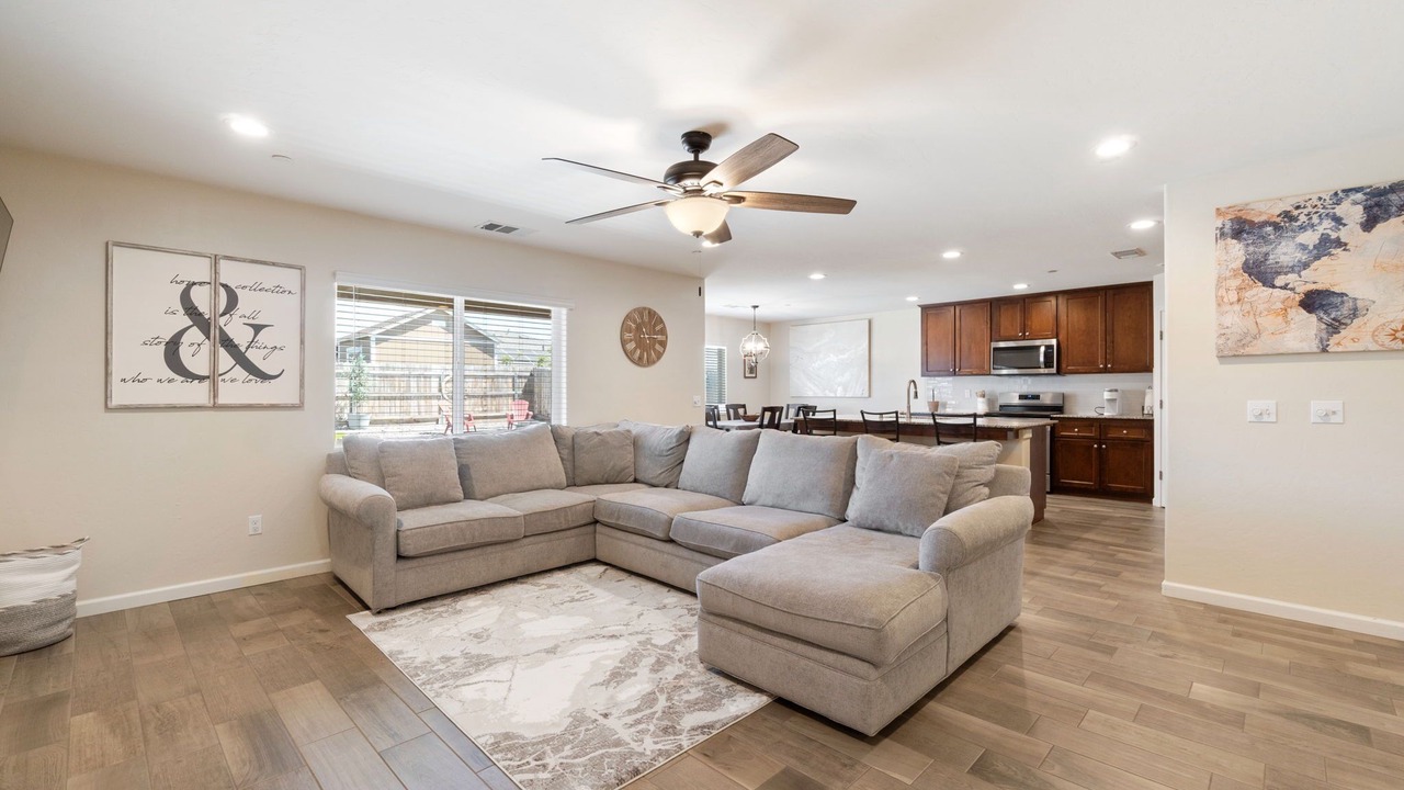 Photo of Livingroom in Hanford