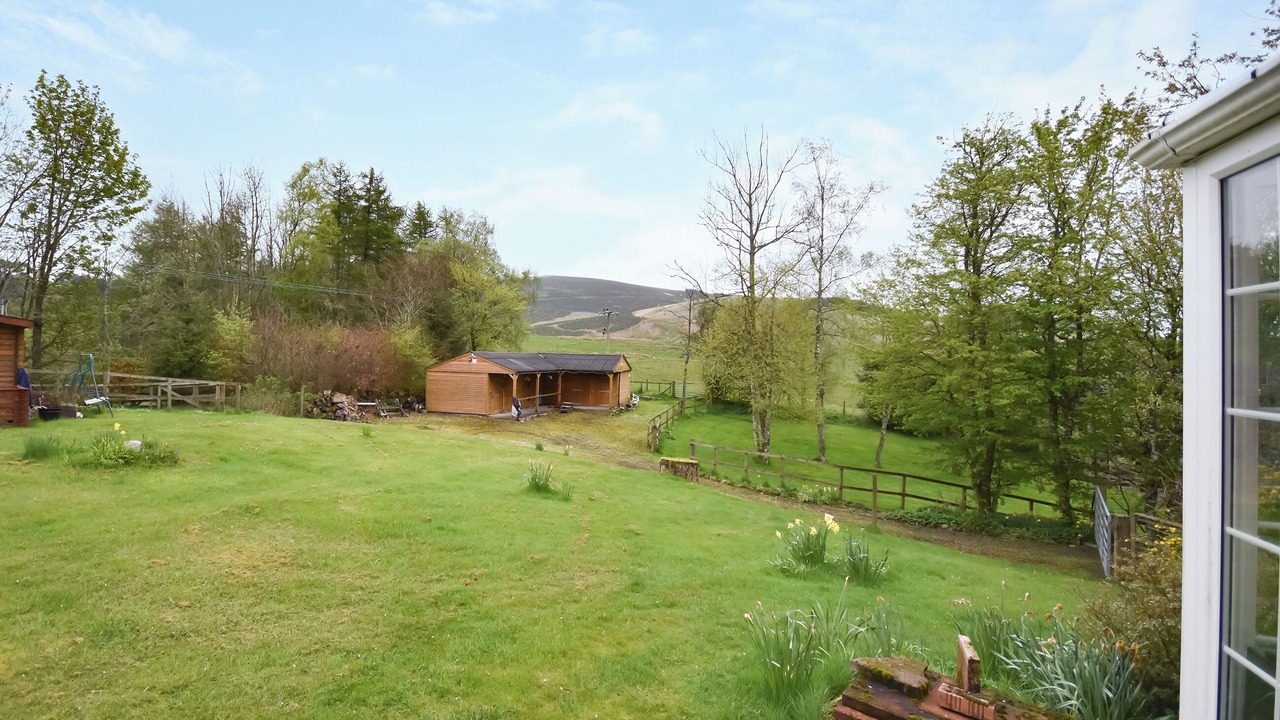 Photo of Outdoor in Dollar