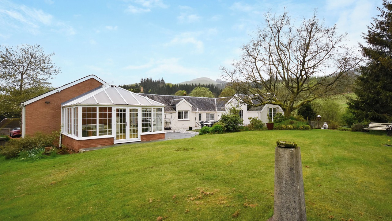 Photo of Outdoor in Dollar