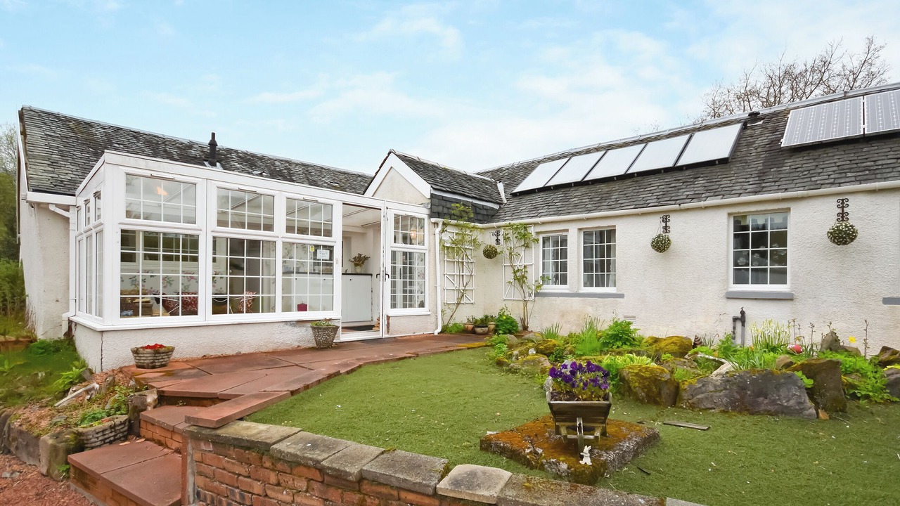 Photo of Outdoor in Dollar