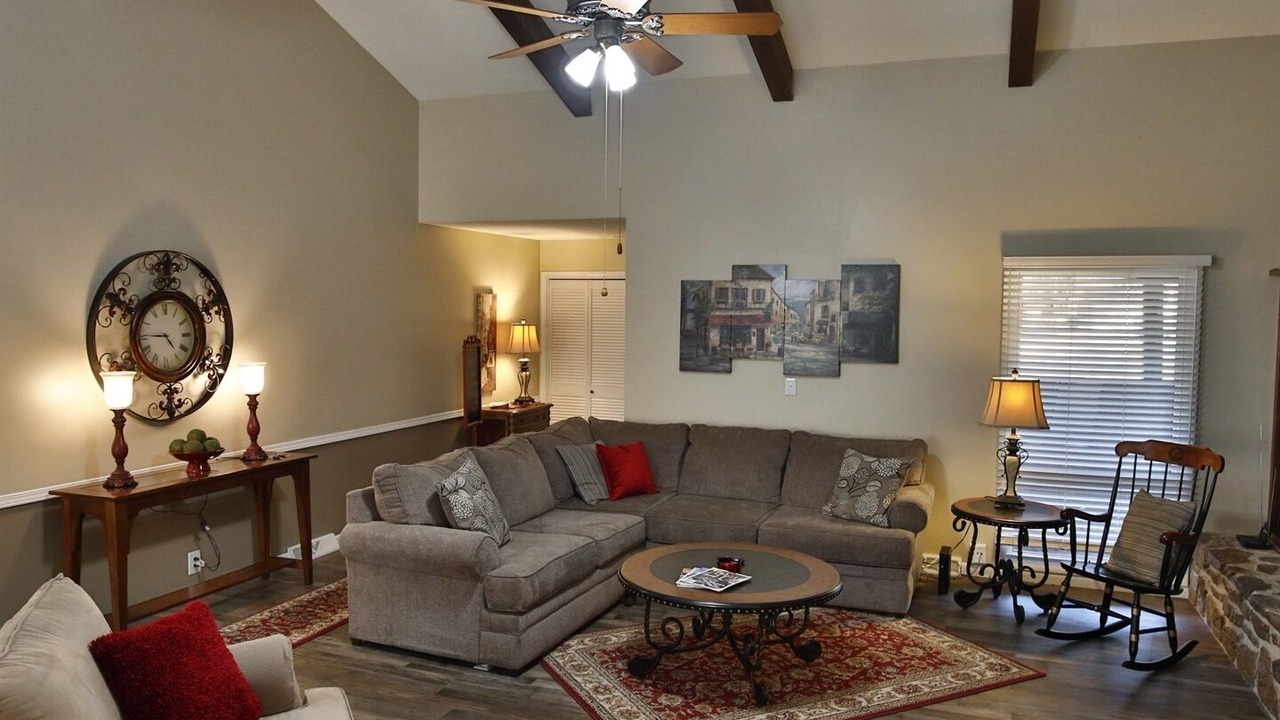 Photo of Livingroom in Monett