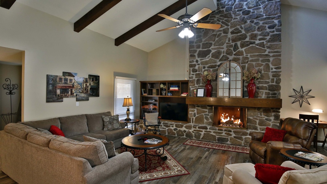 Photo of Livingroom in Monett