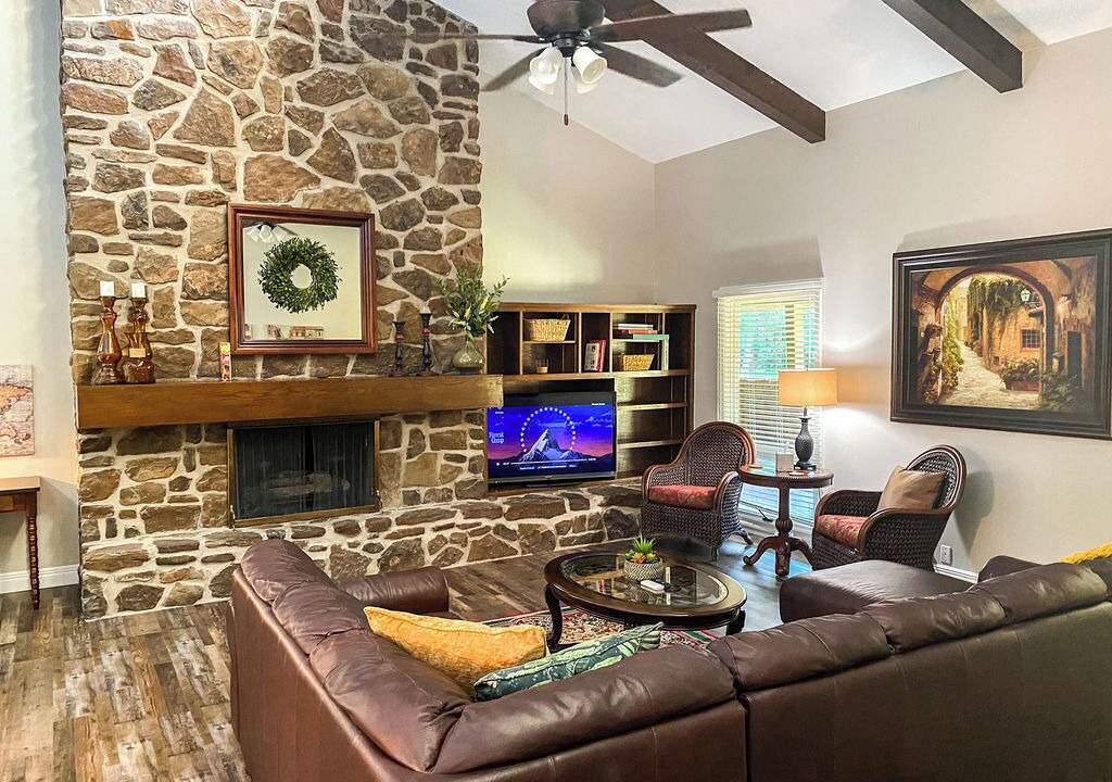 Photo of Livingroom in Monett