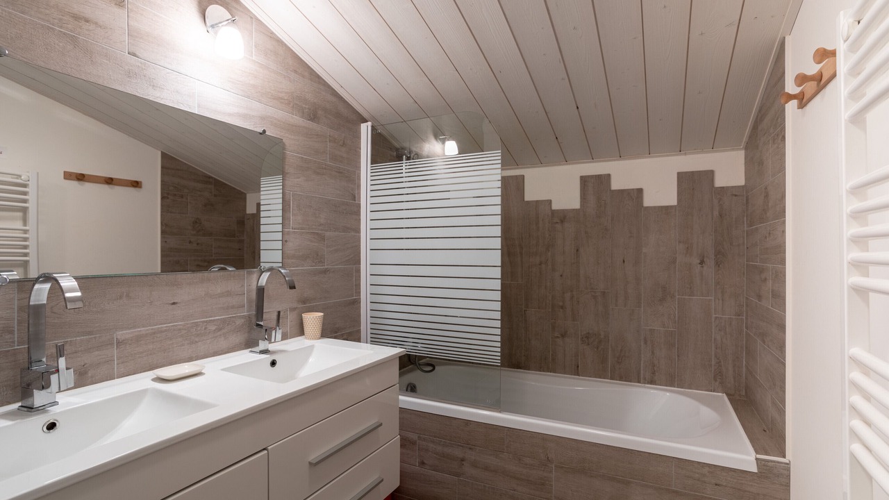 Photo of Bathroom in Saint-Etienne-du-Bois