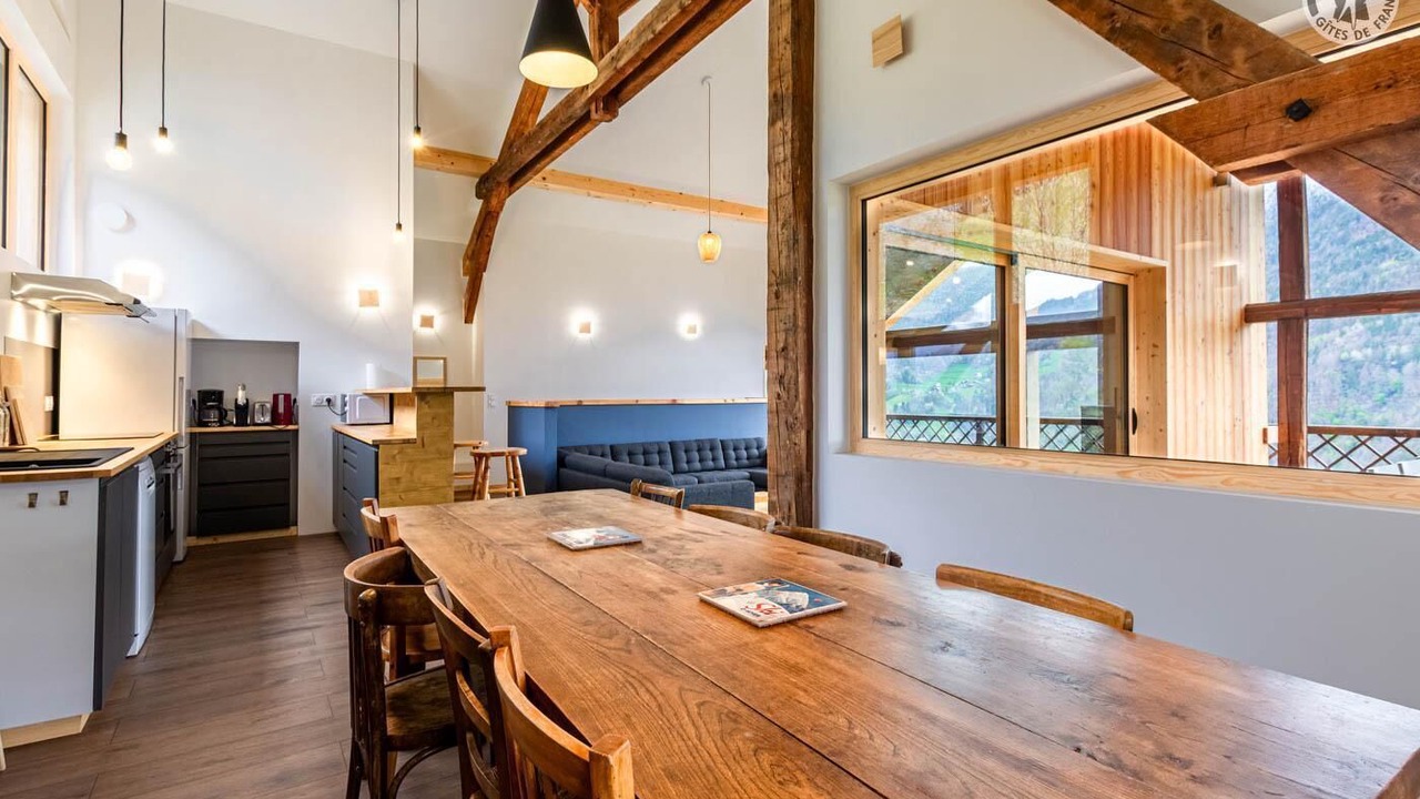 Photo of Others in Queige