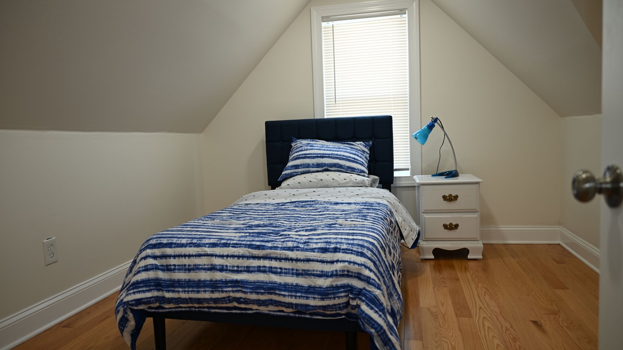 Photo of Bedroom in Wall